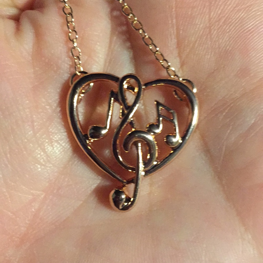 Music necklace 🎶 🎼❤️